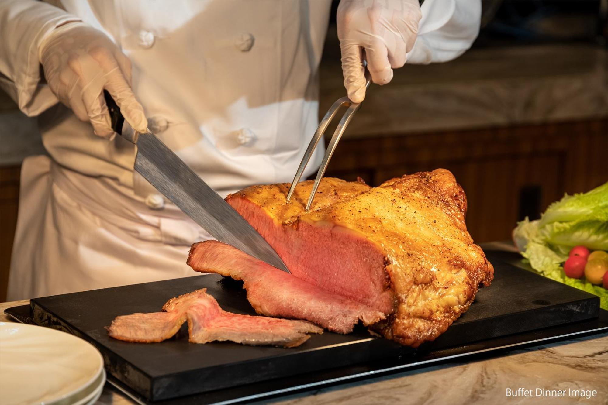 Hida Takayama Onsen Takayama Green Hotel - Keio Group Hotels - Dış mekan fotoğraf A chef carving a roast